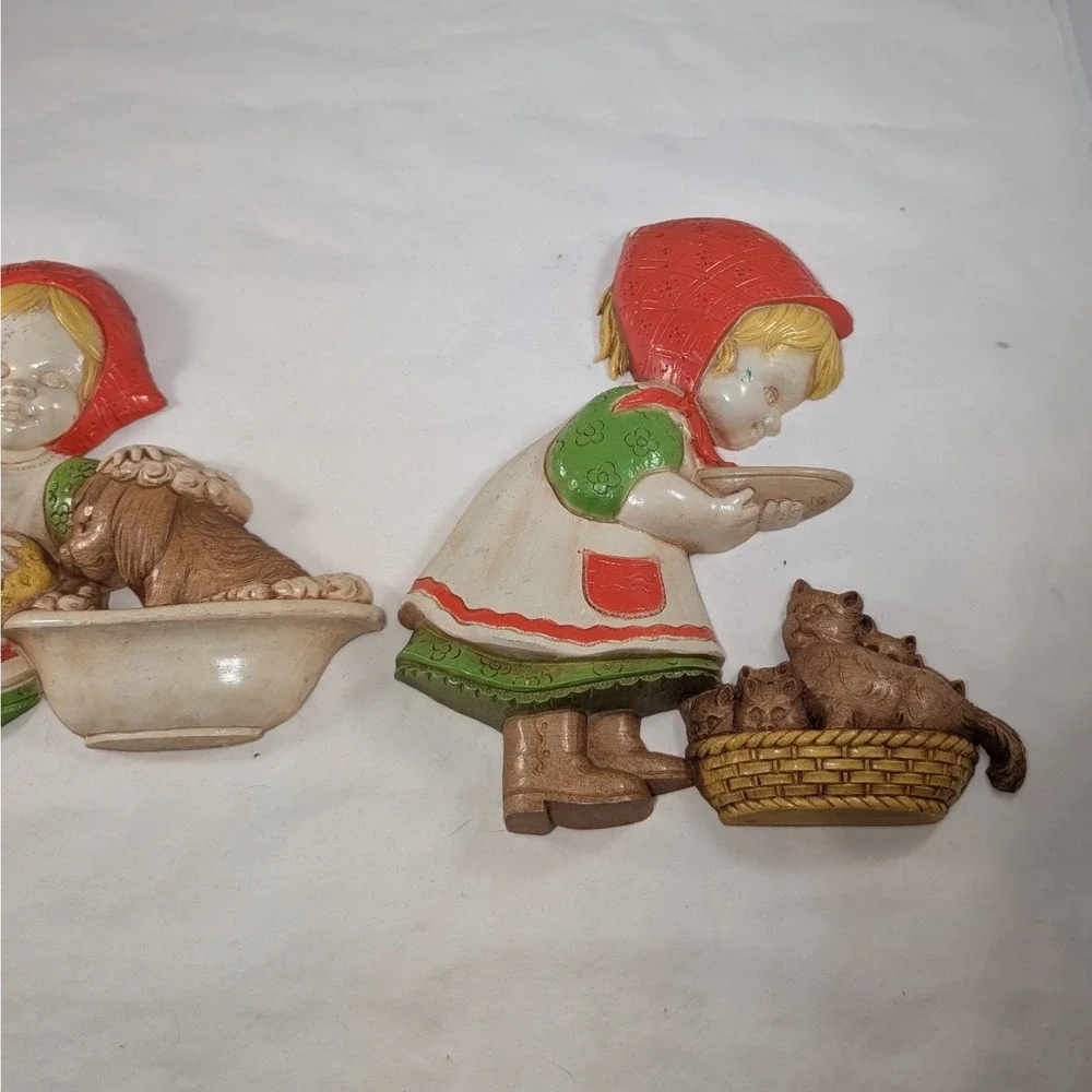 Vintage 1977 Homco Wall Plaques 7495 A B Girls with Puppy and Kittens Set of 2